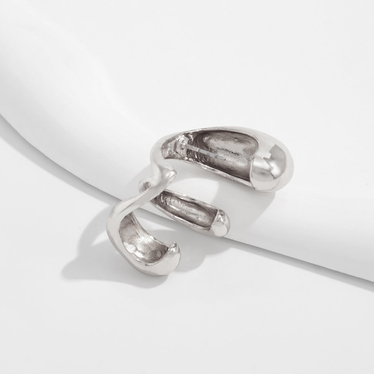 Geometric Spiral Earrings With Teardrop-shaped Openings