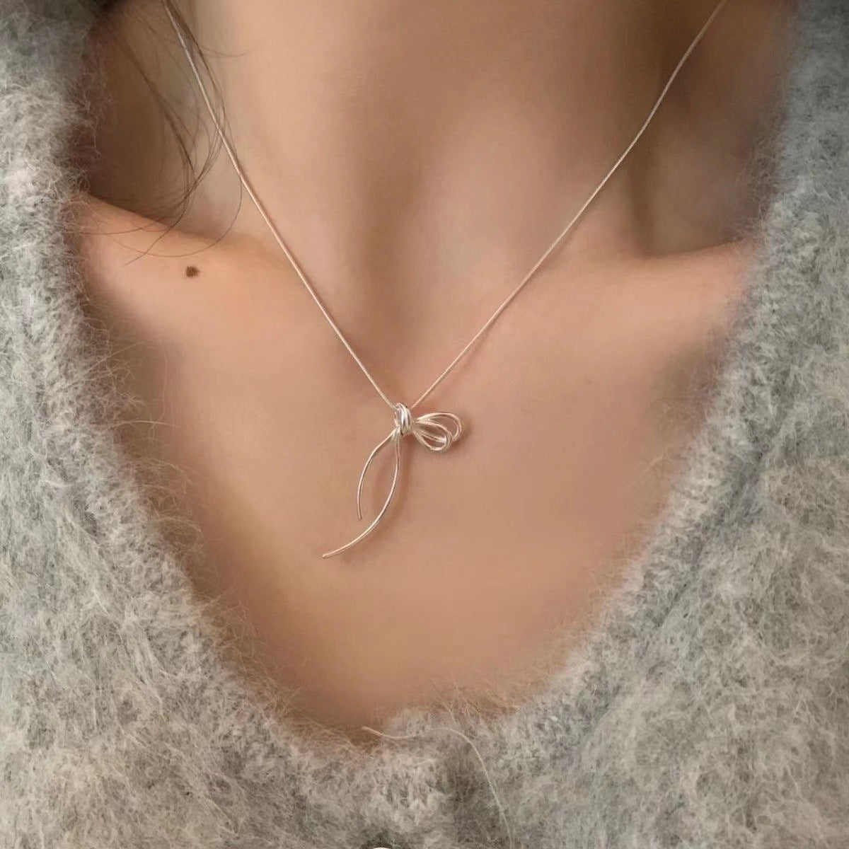Design Of Knotted Bow Necklace