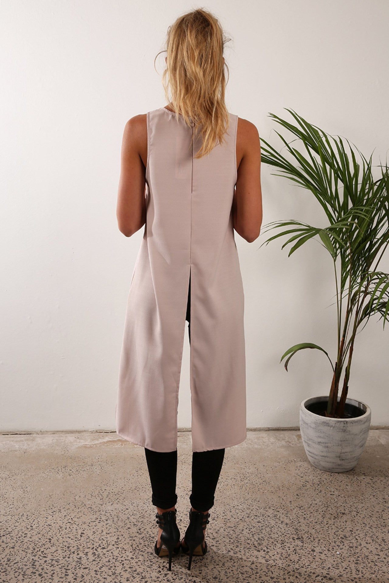 Romoti Chiffon Irregular Sleeveless Top